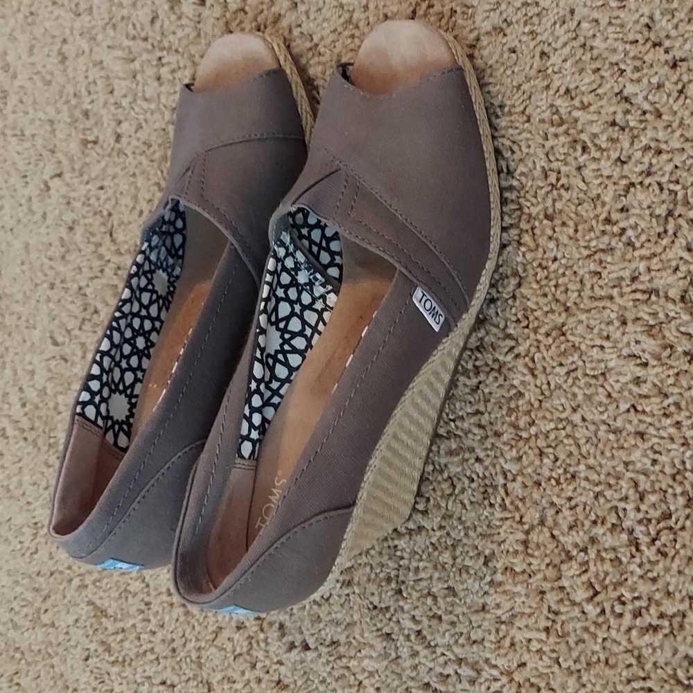 Size 10 Brown Tom wedges